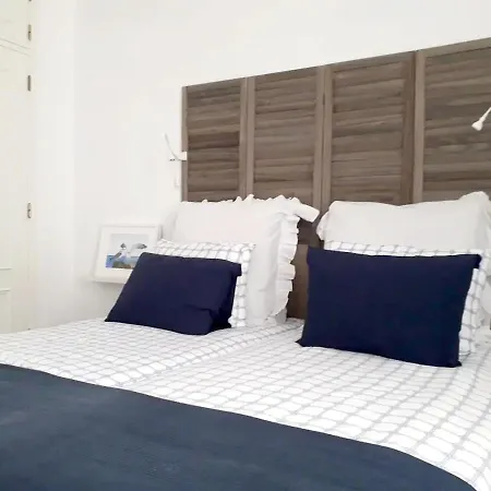 House With 3 Bedrooms In With Wonderful Mountain View Shared Pool Enclosed Garden 5 Km From The Beach * 马夫拉